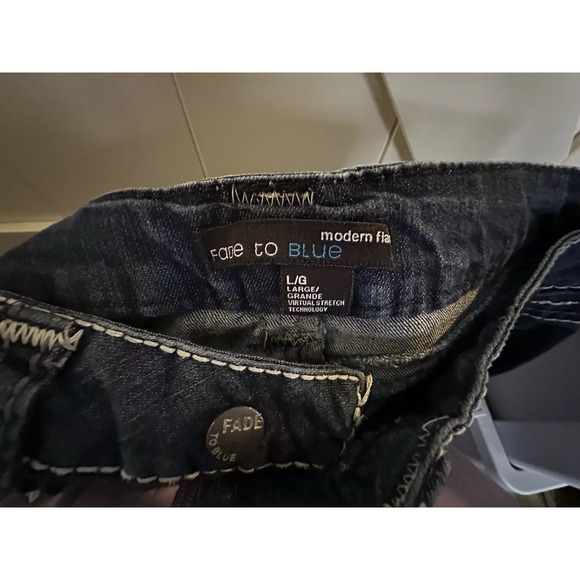 Fade to Blue Mid Rise Modern Flare Stretch Jeans Large 34Waist 32 Inseam - Picture 4 of 4